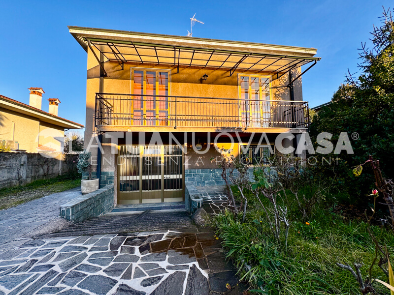 Villa singola da ristrutturare a Bareggio, con giardino - Rif. VEBRG1092