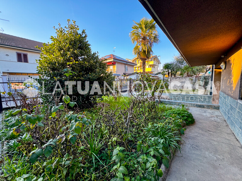 Villa singola da ristrutturare a Bareggio, con giardino - Rif. VEBRG1092