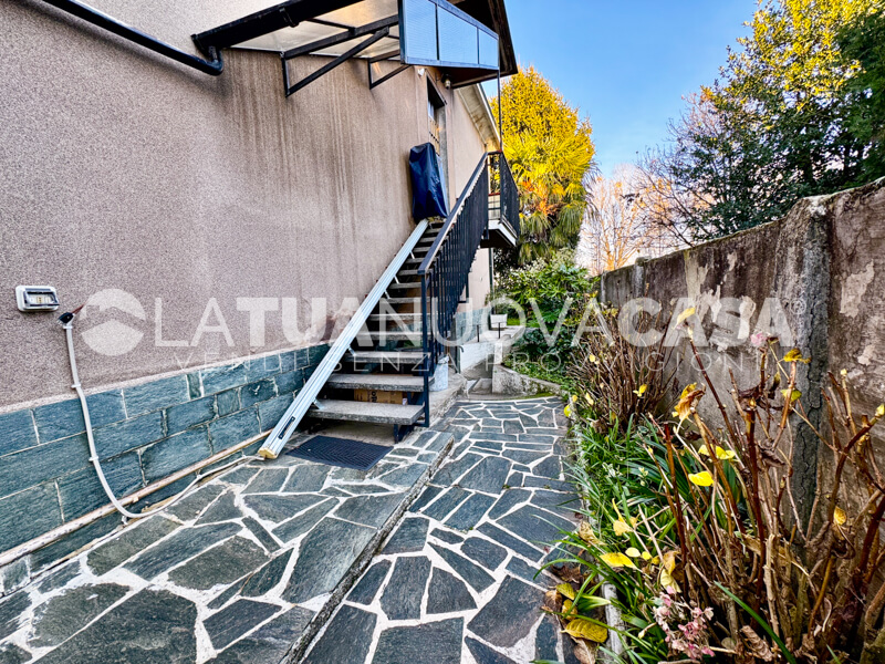 Villa singola da ristrutturare a Bareggio, con giardino - Rif. VEBRG1092