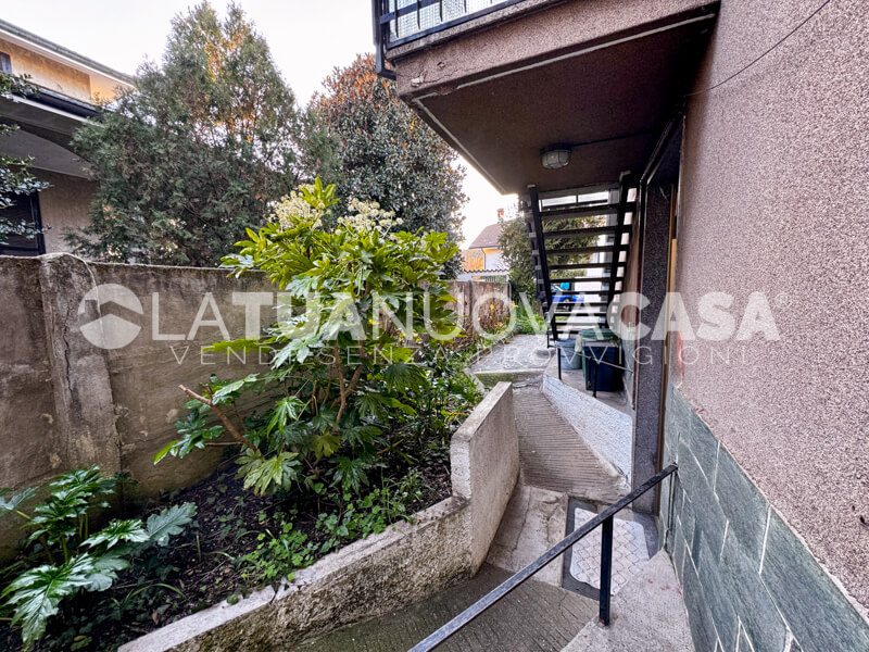 Villa singola da ristrutturare a Bareggio, con giardino - Rif. VEBRG1092
