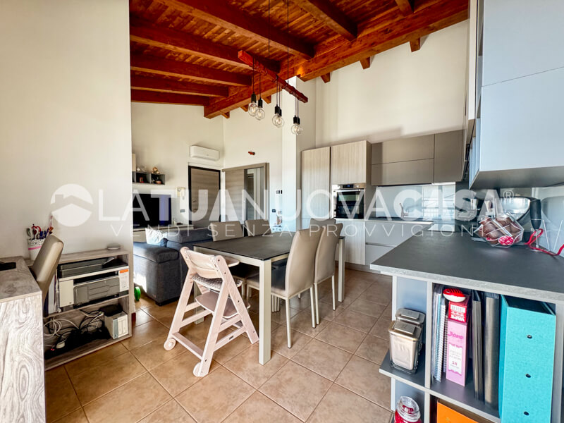 Bilocale con terrazzo, cantina e box doppio a Corbetta - Rif. VECRB1116