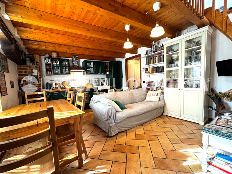 Bilocale in corte storica, con ampio soppalco a Cusago - Rif. VECSG1115