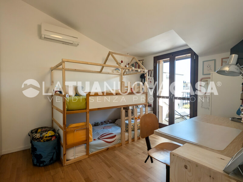 Attico con terrazzo, con box doppio, posto auto e cantina a Settimo Milanese - Rif. VESTT1125
