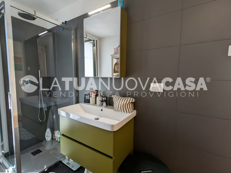 Attico con terrazzo, con box doppio, posto auto e cantina a Settimo Milanese - Rif. VESTT1125