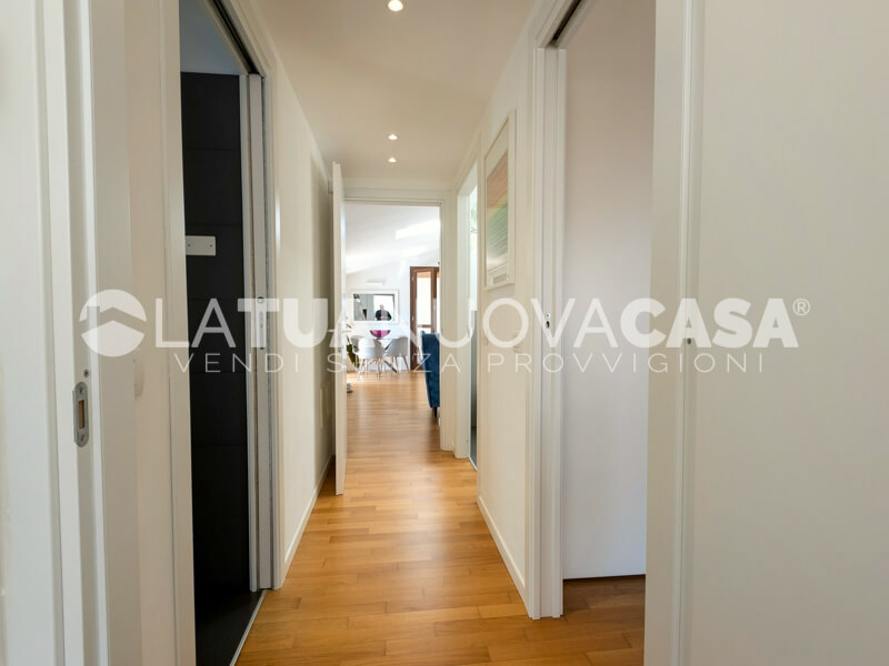 Attico con terrazzo, con box doppio, posto auto e cantina a Settimo Milanese - Rif. VESTT1125