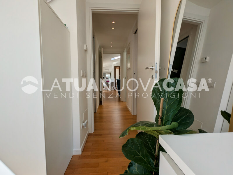 Attico con terrazzo, con box doppio, posto auto e cantina a Settimo Milanese - Rif. VESTT1125