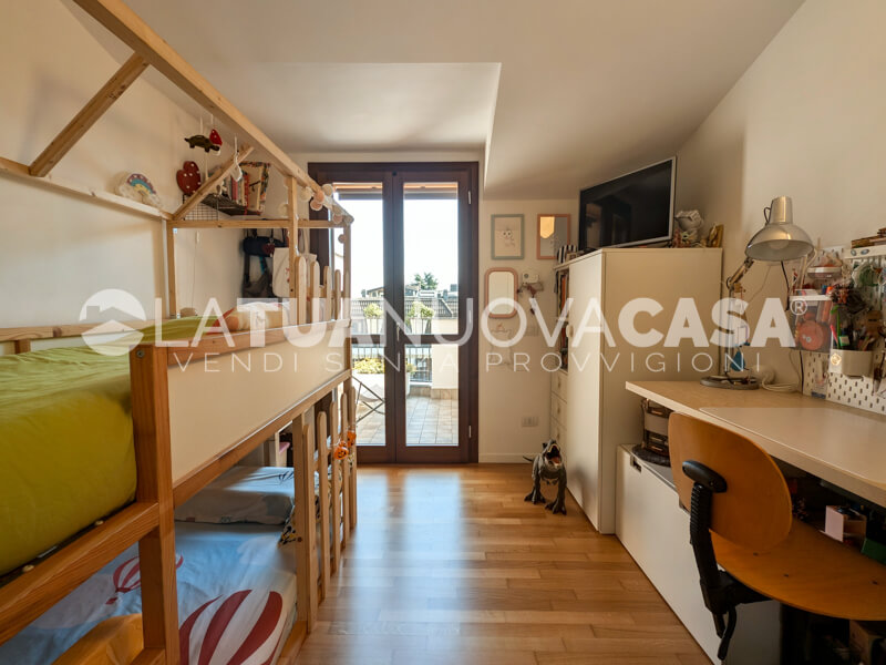 Attico con terrazzo, con box doppio, posto auto e cantina a Settimo Milanese - Rif. VESTT1125