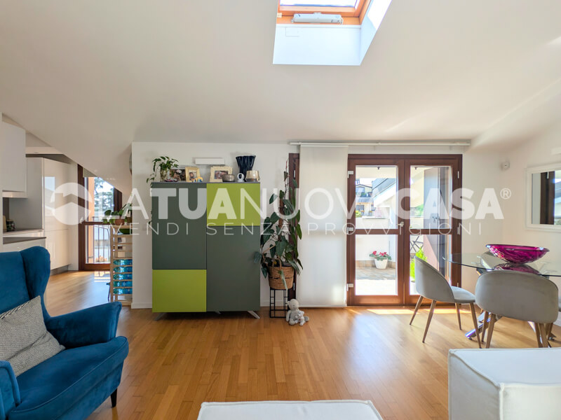 Attico con terrazzo, con box doppio, posto auto e cantina a Settimo Milanese - Rif. VESTT1125v