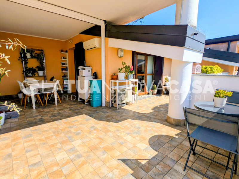 Attico con terrazzo, con box doppio, posto auto e cantina a Settimo Milanese - Rif. VESTT1125