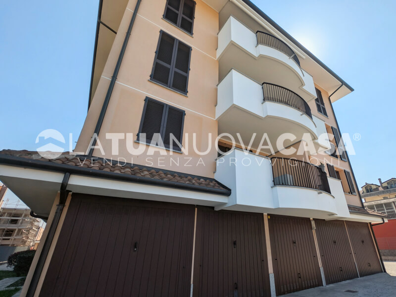 Attico con terrazzo, con box doppio, posto auto e cantina a Settimo Milanese - Rif. VESTT1125