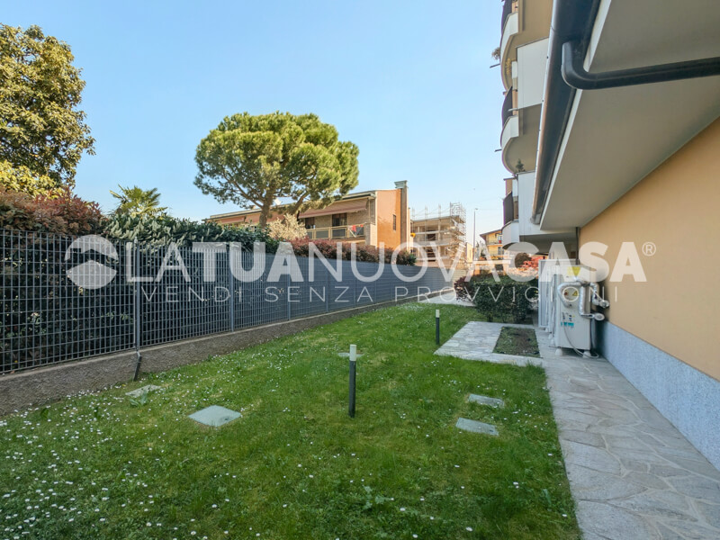 Attico con terrazzo, con box doppio, posto auto e cantina a Settimo Milanese - Rif. VESTT1125