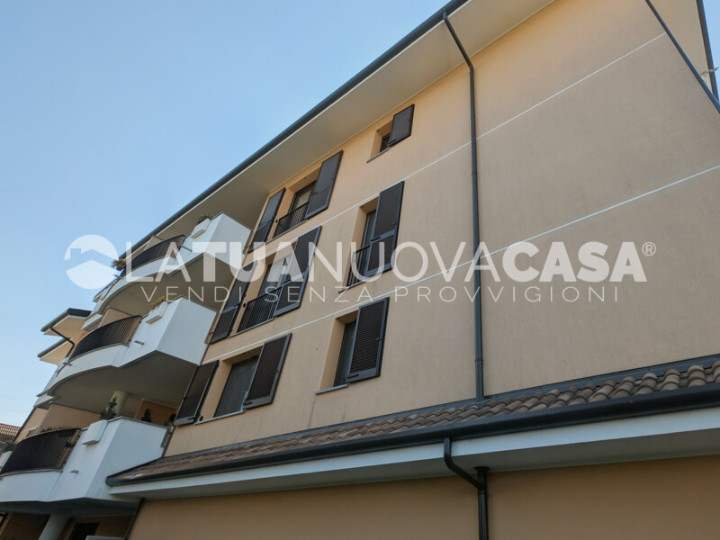 Attico con terrazzo, con box doppio, posto auto e cantina a Settimo Milanese - Rif. VESTT1125