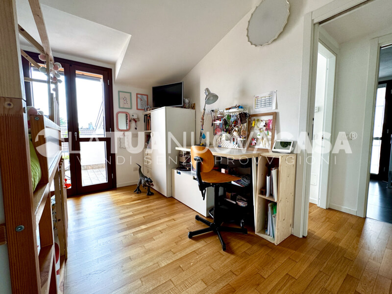 Attico con terrazzo, con box doppio, posto auto e cantina a Settimo Milanese - Rif. VESTT1125