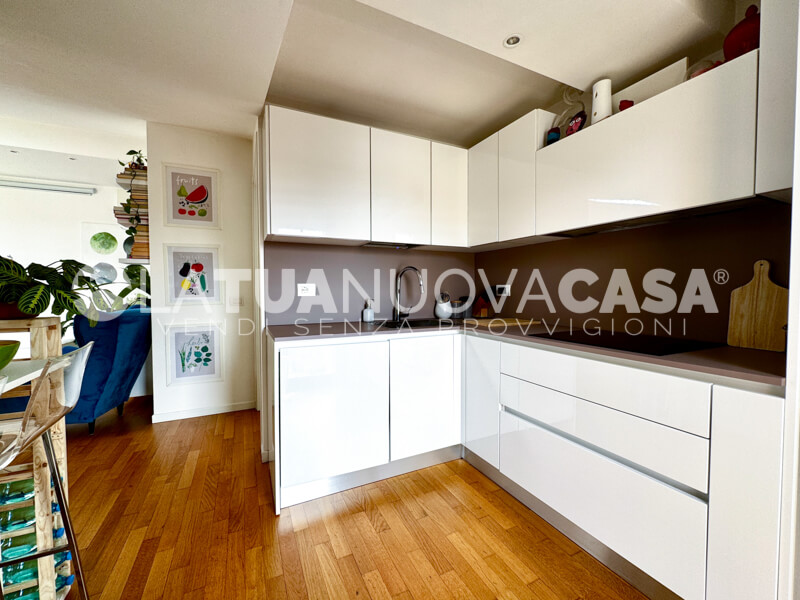 Attico con terrazzo, con box doppio, posto auto e cantina a Settimo Milanese - Rif. VESTT1125