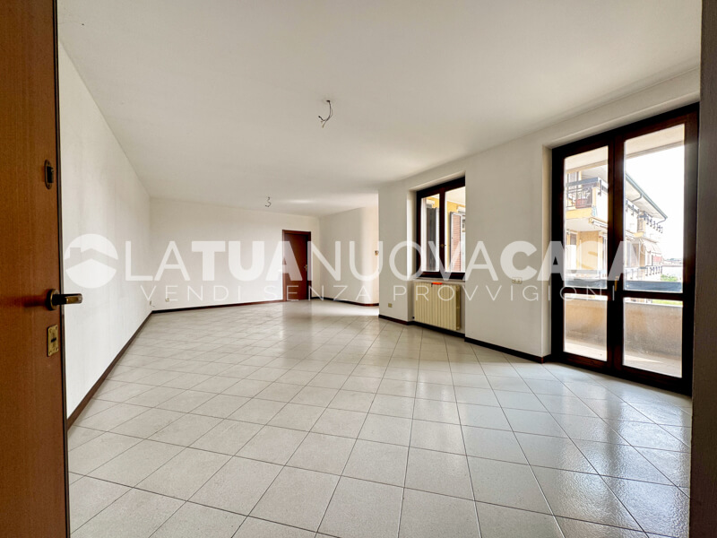 Appartamento in centro a Bareggio, ampio quadrilocale con cantina e box - Rif. VEBRG1128