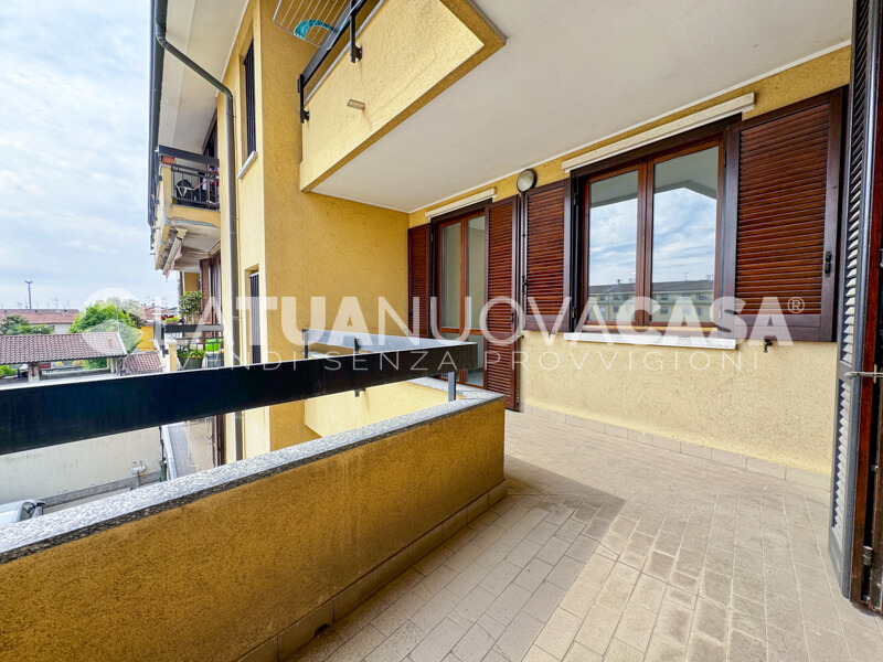 Appartamento in centro a Bareggio, ampio quadrilocale con cantina e box - Rif. VEBRG1128