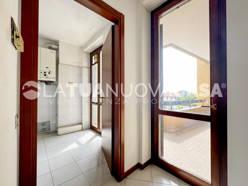 Appartamento in centro a Bareggio, ampio quadrilocale con cantina e box - Rif. VEBRG1128