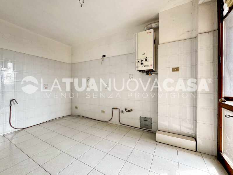 Appartamento in centro a Bareggio, ampio quadrilocale con cantina e box - Rif. VEBRG1128
