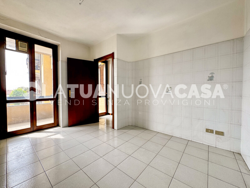 Appartamento in centro a Bareggio, ampio quadrilocale con cantina e box - Rif. VEBRG1128