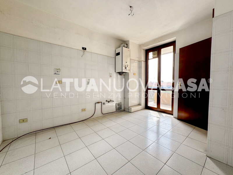 Appartamento in centro a Bareggio, ampio quadrilocale con cantina e box - Rif. VEBRG1128