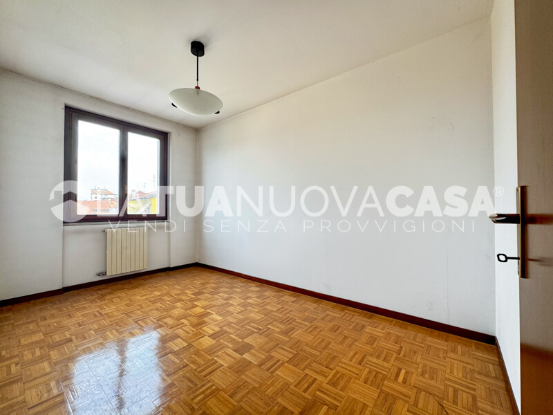 Appartamento in centro a Bareggio, ampio quadrilocale con cantina e box - Rif. VEBRG1128
