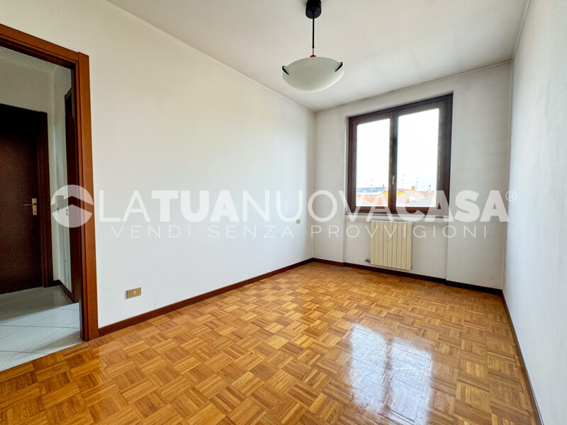 Appartamento in centro a Bareggio, ampio quadrilocale con cantina e box - Rif. VEBRG1128