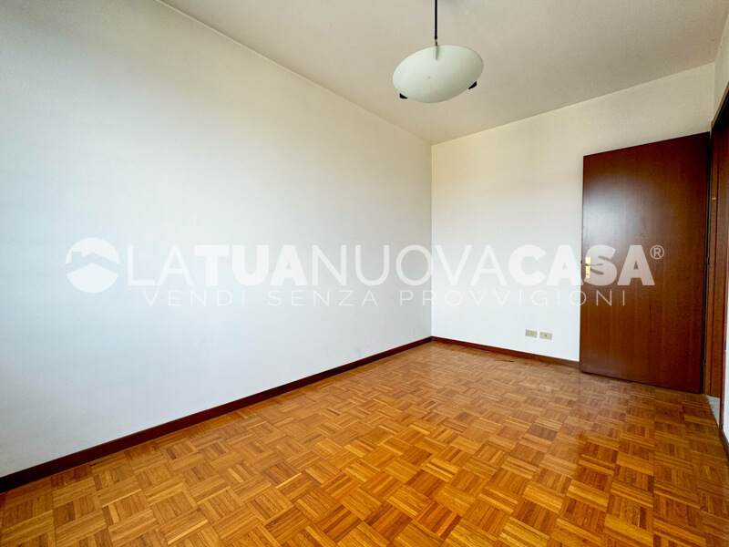 Appartamento in centro a Bareggio, ampio quadrilocale con cantina e box - Rif. VEBRG1128