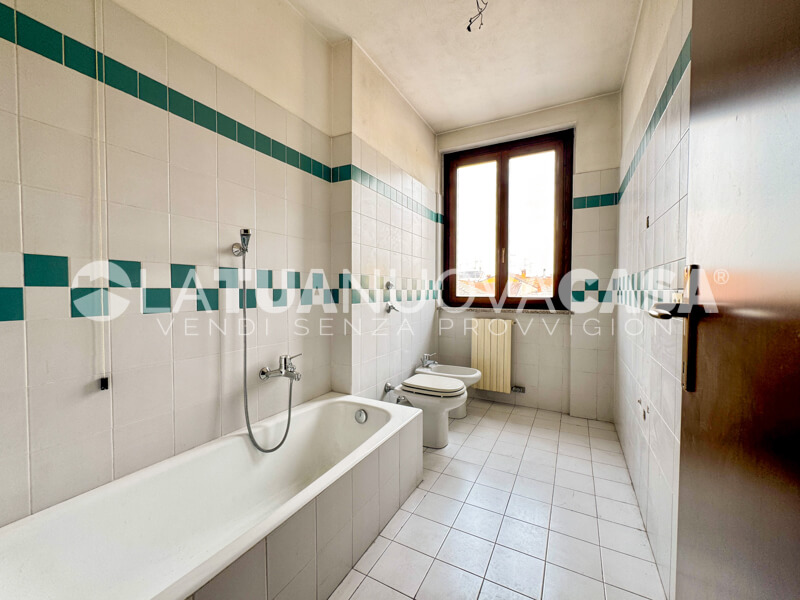 Appartamento in centro a Bareggio, ampio quadrilocale con cantina e box - Rif. VEBRG1128