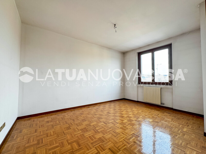 Appartamento in centro a Bareggio, ampio quadrilocale con cantina e box - Rif. VEBRG1128