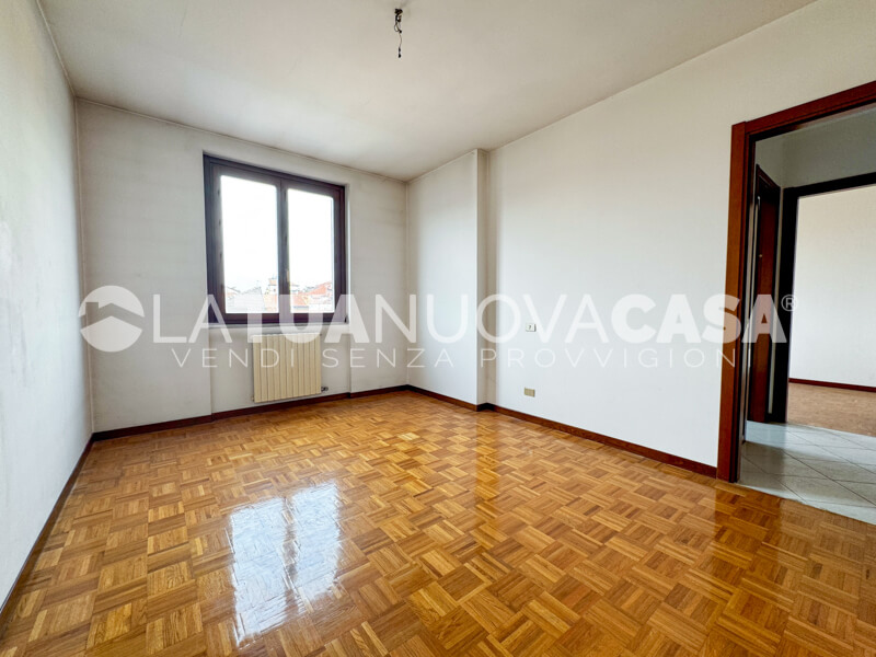 Appartamento in centro a Bareggio, ampio quadrilocale con cantina e box - Rif. VEBRG1128