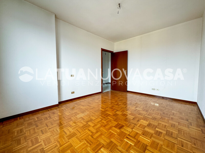 Appartamento in centro a Bareggio, ampio quadrilocale con cantina e box - Rif. VEBRG1128