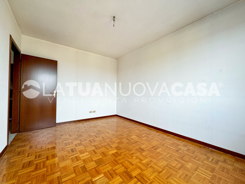 Appartamento in centro a Bareggio, ampio quadrilocale con cantina e box - Rif. VEBRG1128