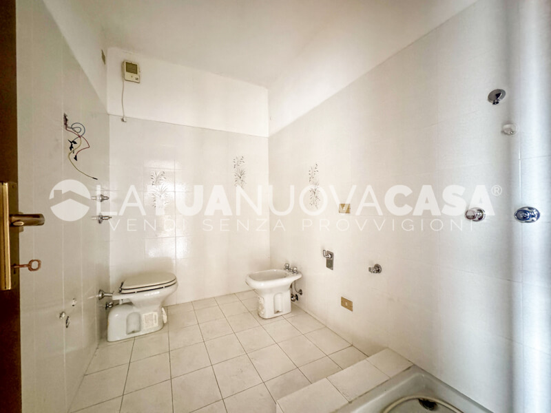 Appartamento in centro a Bareggio, ampio quadrilocale con cantina e box - Rif. VEBRG1128