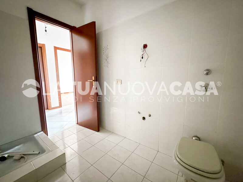 Appartamento in centro a Bareggio, ampio quadrilocale con cantina e box - Rif. VEBRG1128
