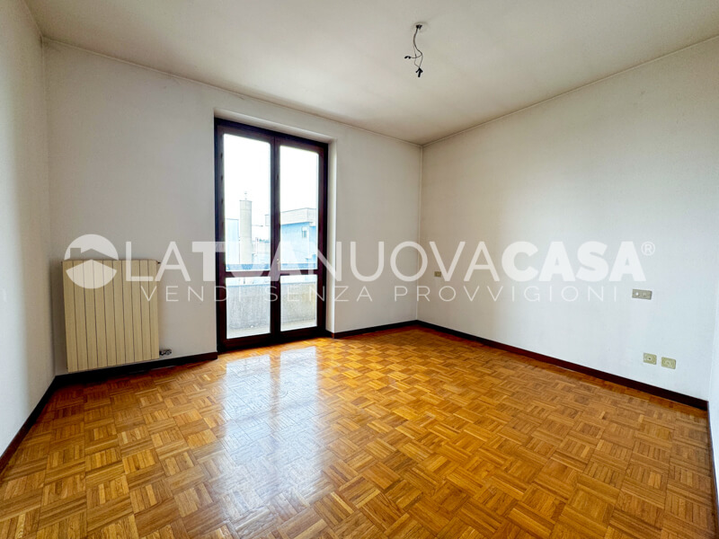 Appartamento in centro a Bareggio, ampio quadrilocale con cantina e box - Rif. VEBRG1128