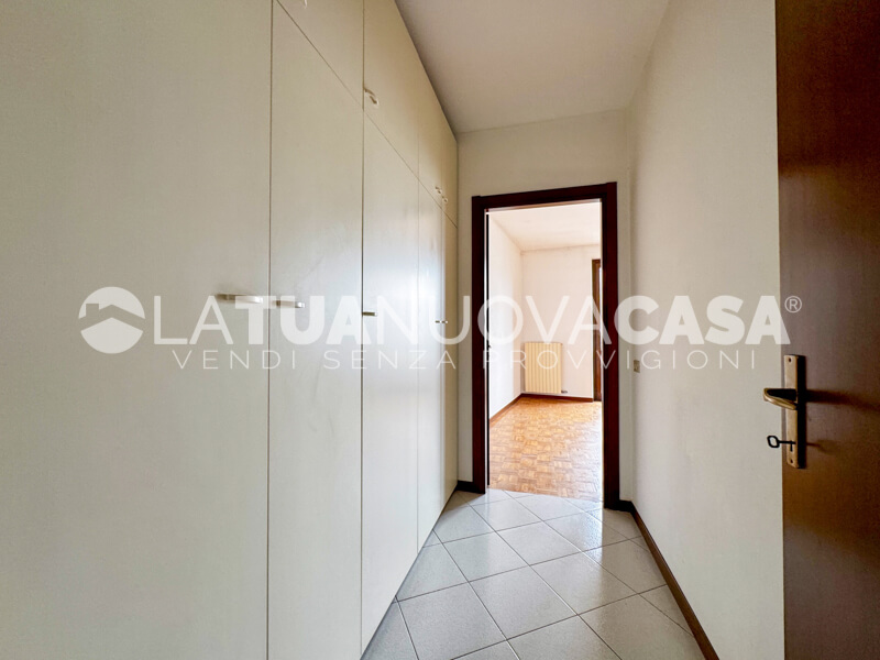 Appartamento in centro a Bareggio, ampio quadrilocale con cantina e box - Rif. VEBRG1128