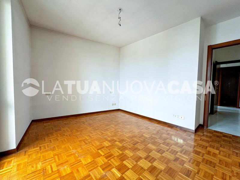 Appartamento in centro a Bareggio, ampio quadrilocale con cantina e box - Rif. VEBRG1128