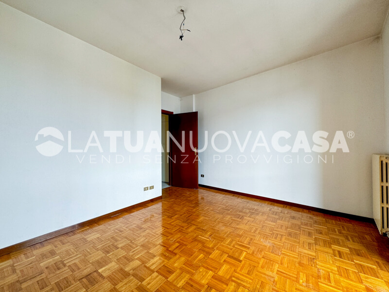 Appartamento in centro a Bareggio, ampio quadrilocale con cantina e box - Rif. VEBRG1128
