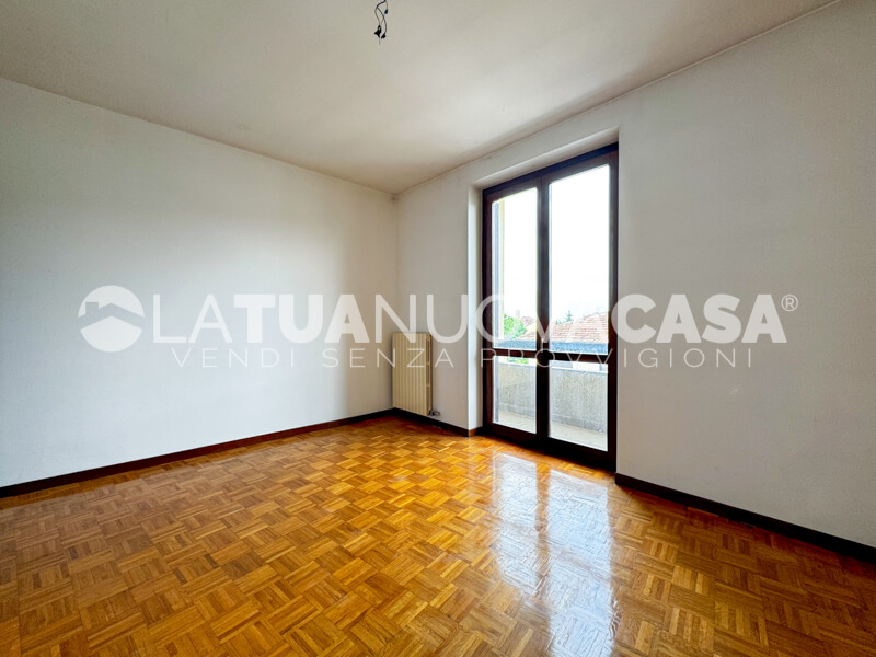Appartamento in centro a Bareggio, ampio quadrilocale con cantina e box - Rif. VEBRG1128