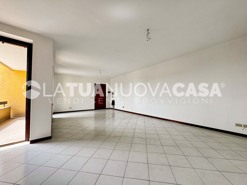 Appartamento in centro a Bareggio, ampio quadrilocale con cantina e box - Rif. VEBRG1128