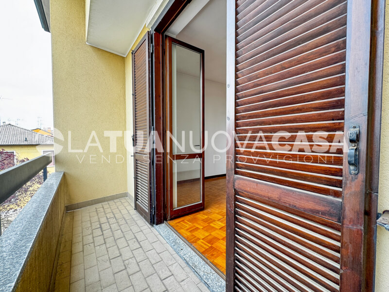 Appartamento in centro a Bareggio, ampio quadrilocale con cantina e box - Rif. VEBRG1128