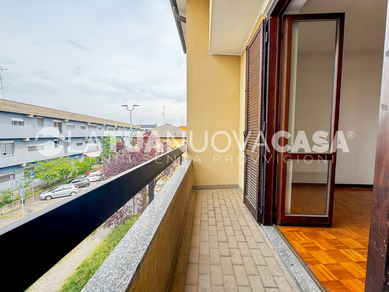 Appartamento in centro a Bareggio, ampio quadrilocale con cantina e box - Rif. VEBRG1128