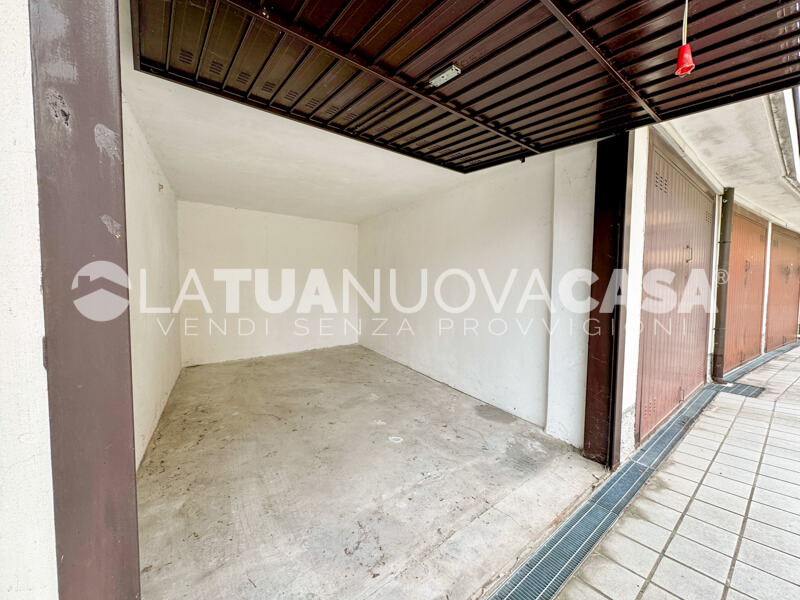 Appartamento in centro a Bareggio, ampio quadrilocale con cantina e box - Rif. VEBRG1128