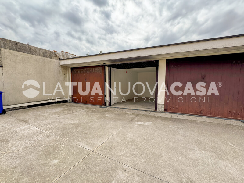 Appartamento in centro a Bareggio, ampio quadrilocale con cantina e box - Rif. VEBRG1128