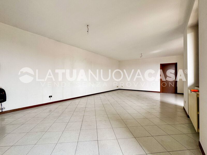 Appartamento in centro a Bareggio, ampio quadrilocale con cantina e box - Rif. VEBRG1128