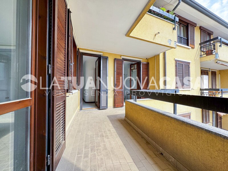 Appartamento in centro a Bareggio, ampio quadrilocale con cantina e box - Rif. VEBRG1128