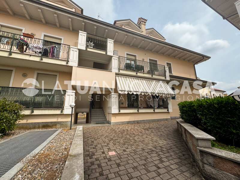 Trilocale con balcone, cantina e box, in piccolo contesto a Bareggio - Rif. VEBRG1130