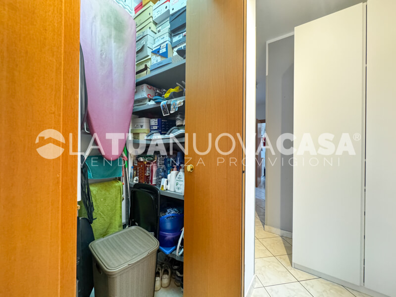 Trilocale con balcone, cantina e box, in piccolo contesto a Bareggio - Rif. VEBRG1130