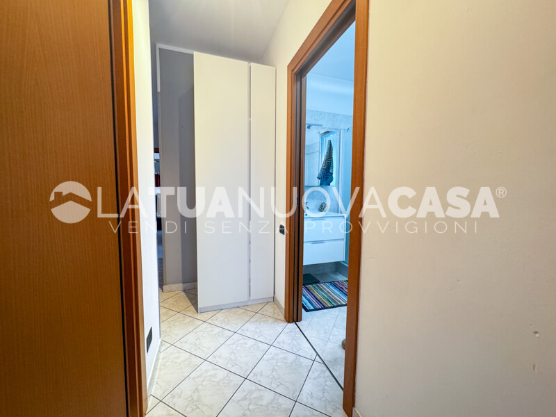 Trilocale con balcone, cantina e box, in piccolo contesto a Bareggio - Rif. VEBRG1130