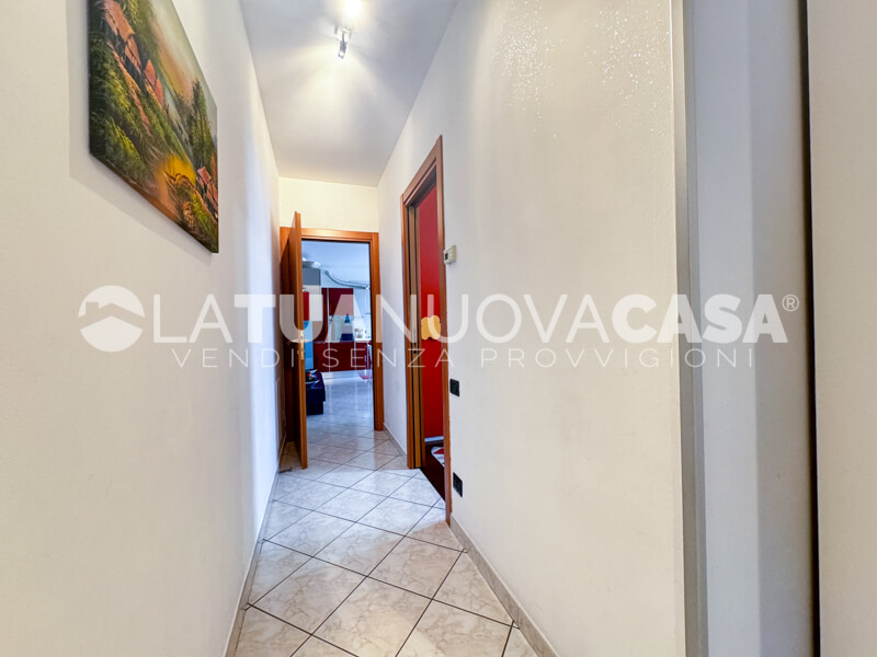 Trilocale con balcone, cantina e box, in piccolo contesto a Bareggio - Rif. VEBRG1130